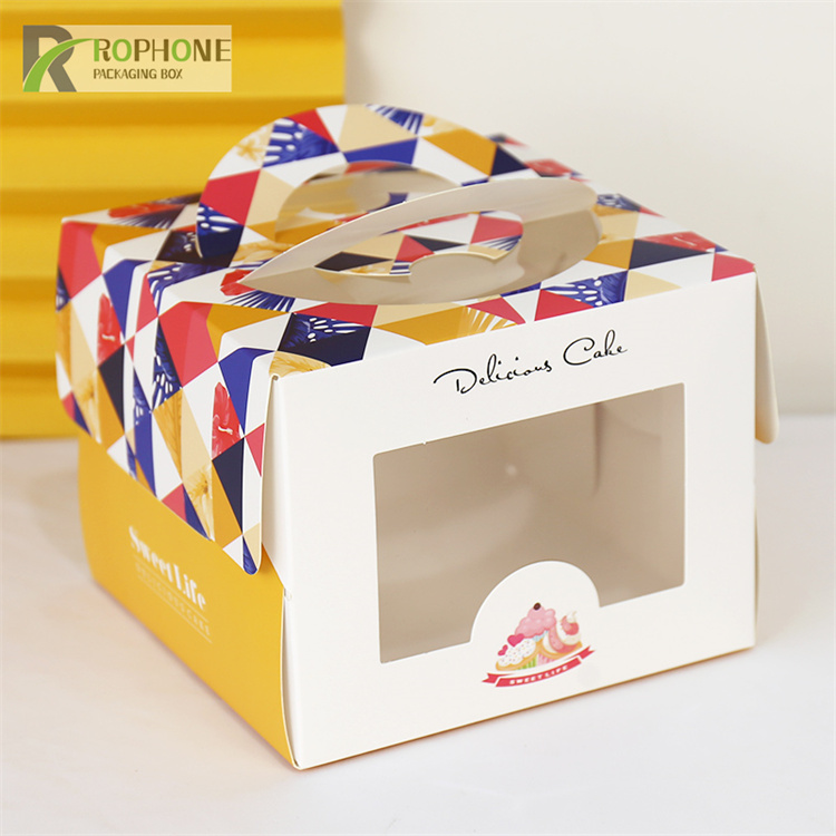 Pinasadyang mga kahon ng cake