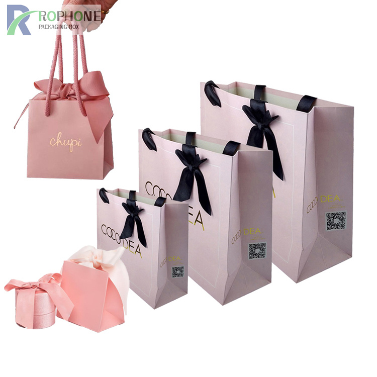 Mga bag ng papel na regalo
